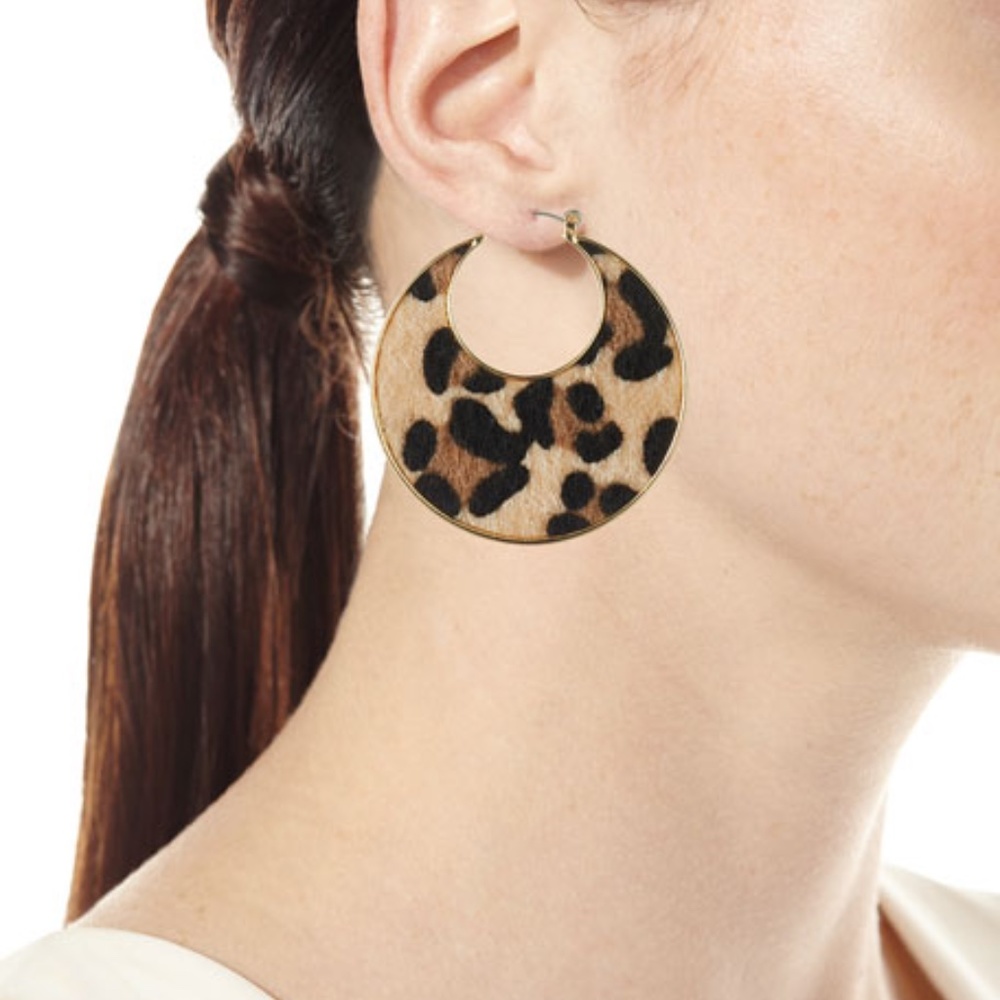 STELLA & RUBY Leopard-Print Hoops - Picture 3 of 4